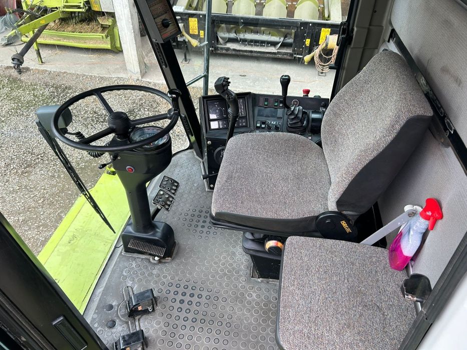 Combina Claas Mega 208