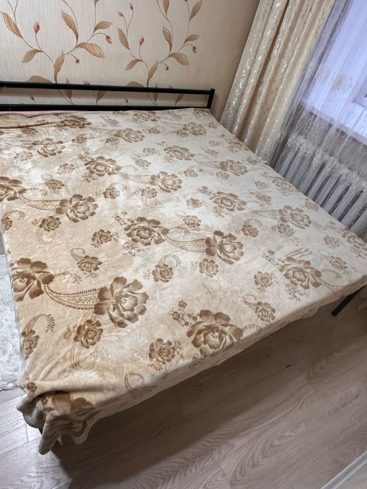 Продам кровать с матрасом
