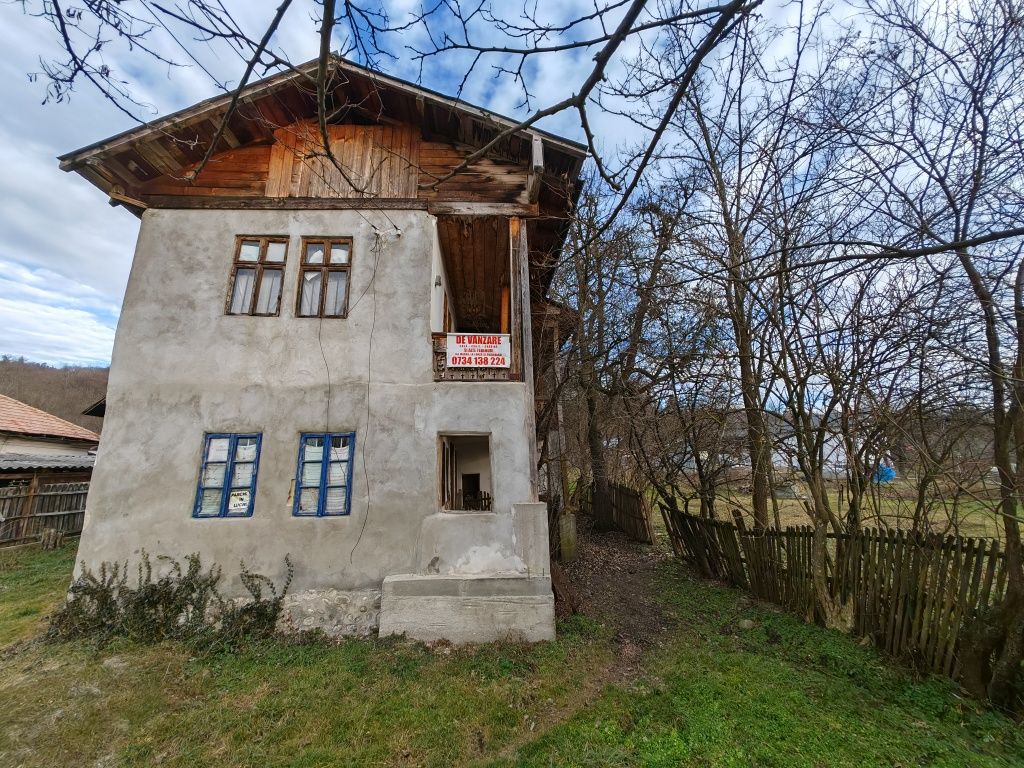 Vând casă cu teren intravilan 7500m jud. Arges, localitatea Stroiești