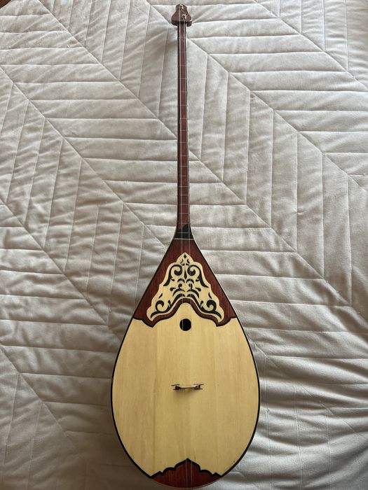 Домбыра сатылады. Дуб/емен