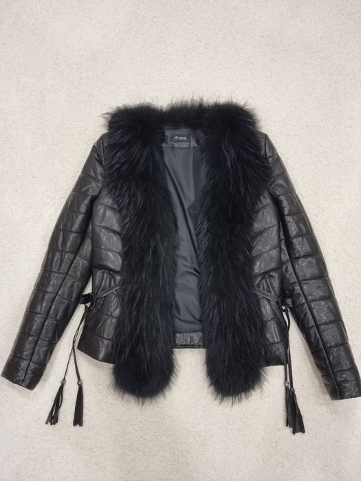 Vand Jacheta  de piele de calitate  cu blana naturala