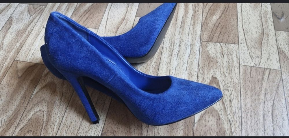 Продам туфли на маленькие ножки