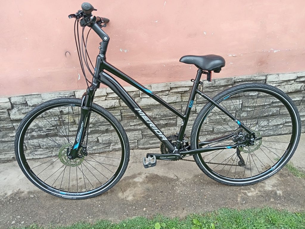 Bicicleta Merida roti pe 28 frâne disc hidraulice import Germania