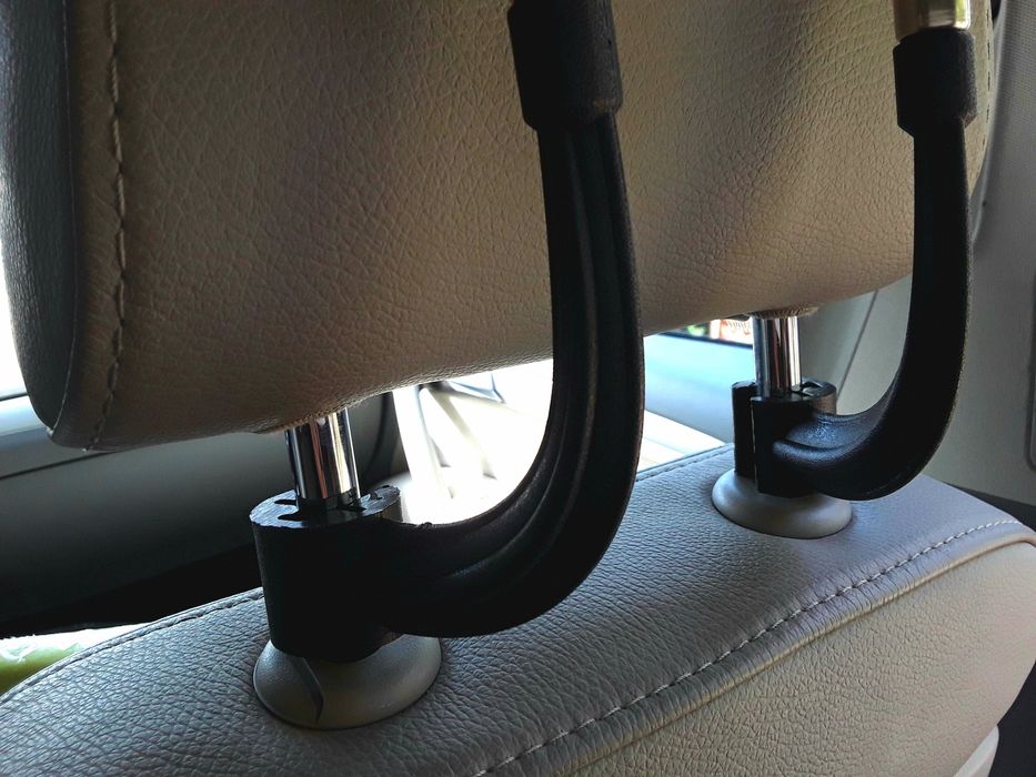 UMERAȘE AUTO din metal cu material antialunecare cu fixare pe tetiera