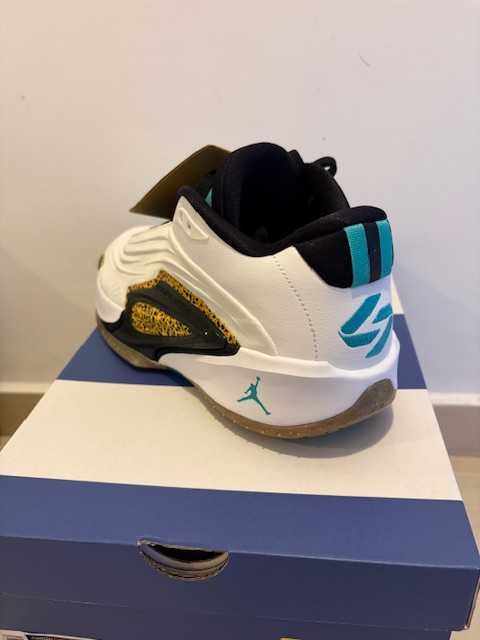 Vand adidasi Nike Jordan noi diferite modele 400-450 Ron