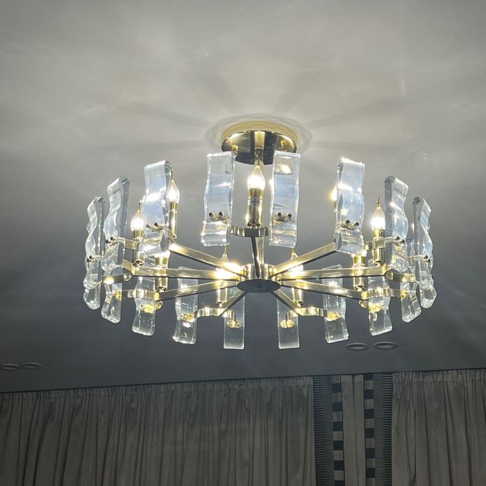 Итальянская люстра из хрусталя. Отличное состояние.