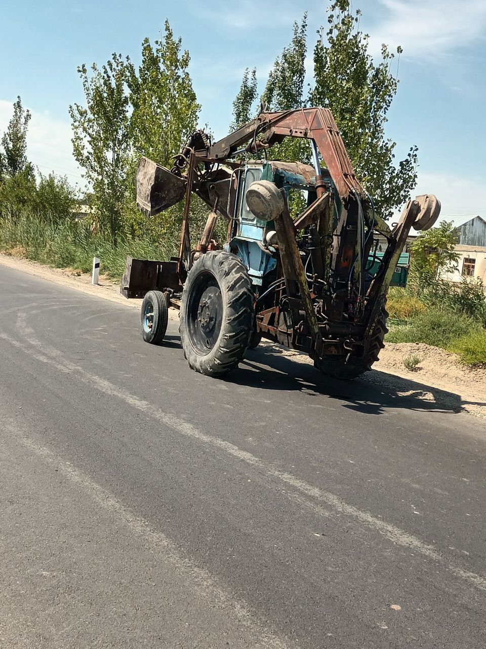 T 28 traktor kran sotiladi