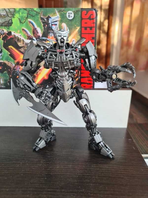 Figurina Transformers Scourge
