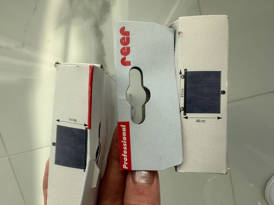 Parasolar auto retractabil cu ventuze Reer pentru geamuri laterale