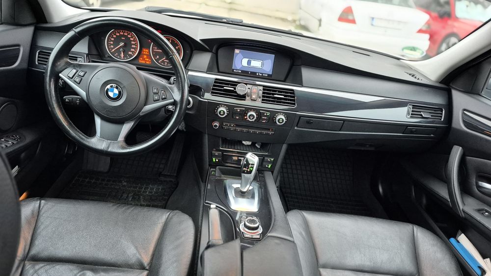 Vând bmw E61 520 177 lci 2009