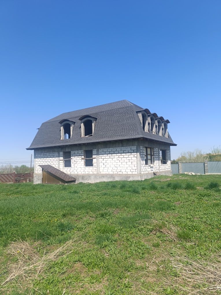 Продам коттедж не достроен 3 этажа