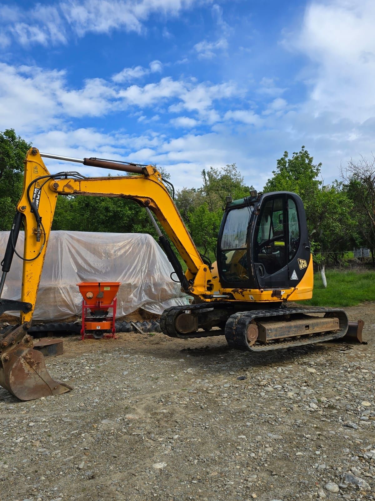 Vand excavator jcb 8085 an 2011