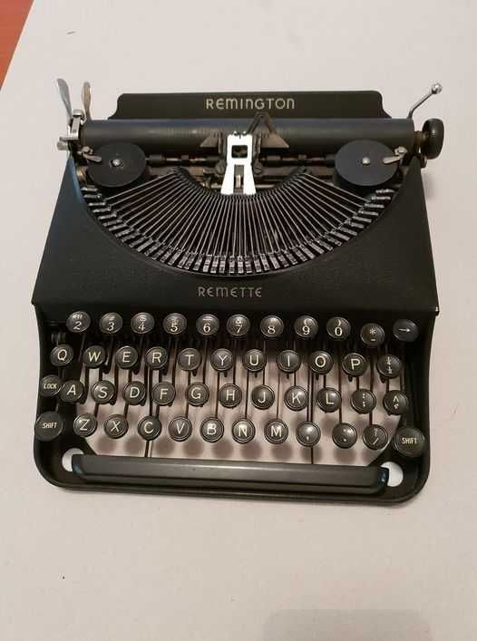 Masina de scris veche Royal si Remington americane deosebite