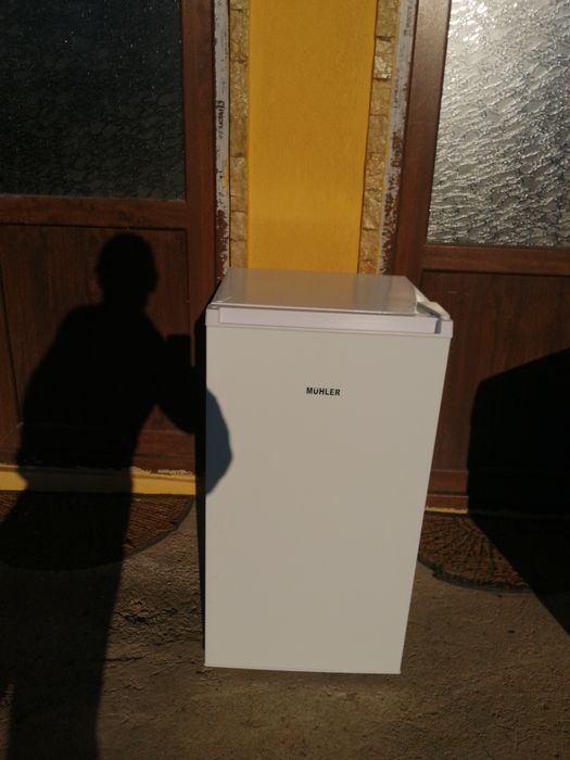 Малък Хладилник почти нов