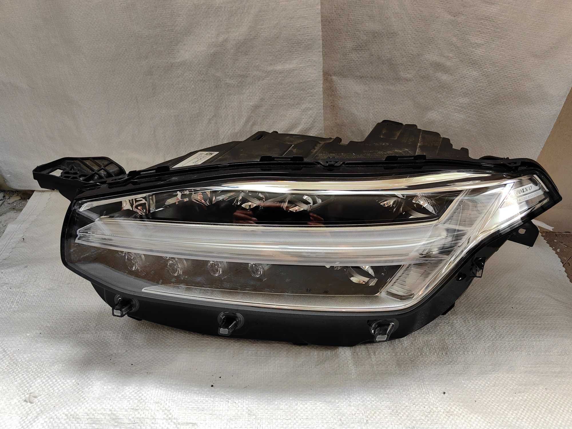 Оригинален фар  Волво XC90  Volvo XC90 Full Led