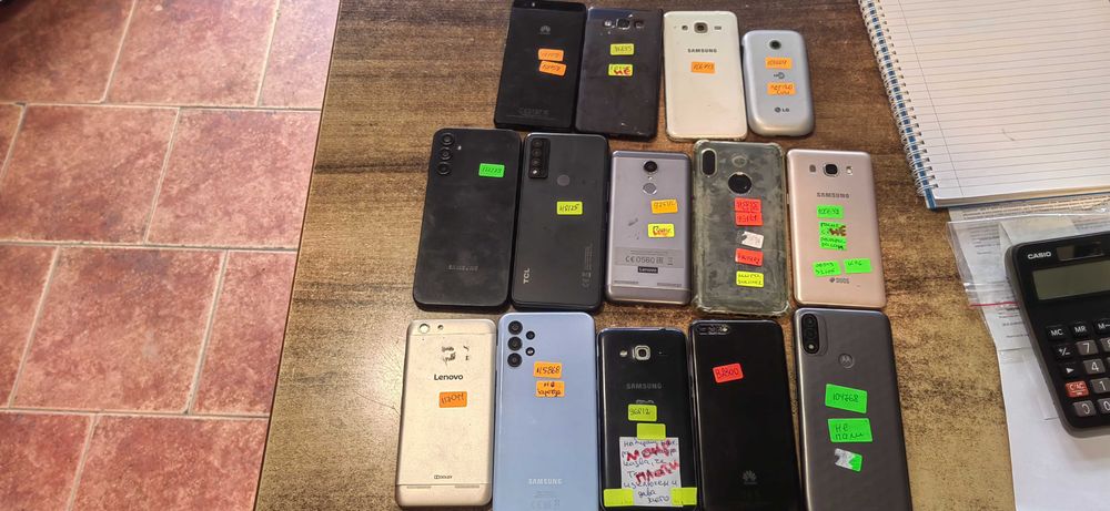Gsm за части. Почти всички дисплеи са здрави. Цената е по договаряне.
