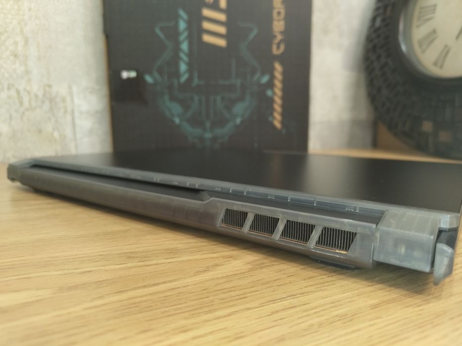 Игровой MSI Cyborg 15: i7-12650H / RTX 4050 / 16GB. Состояние нового!