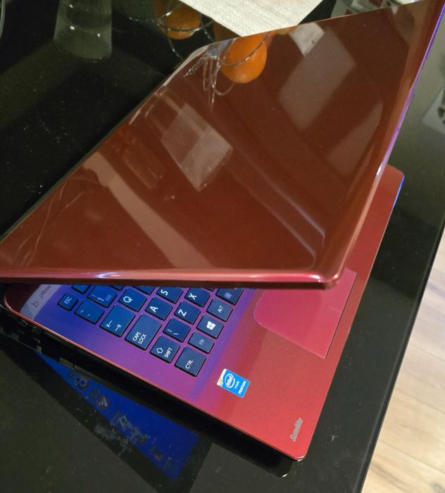 Лаптоп Toshiba satelite L50-B-1M3