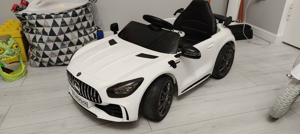 Электромобиль детский Mercedes AMG