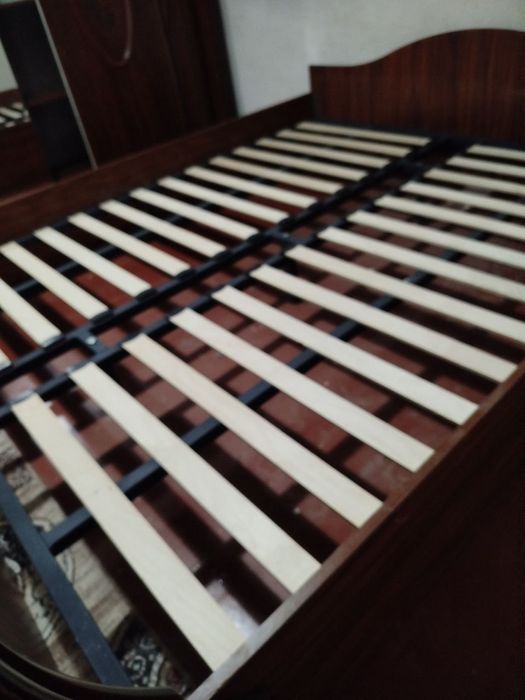Spalniy bez matras sotiladi