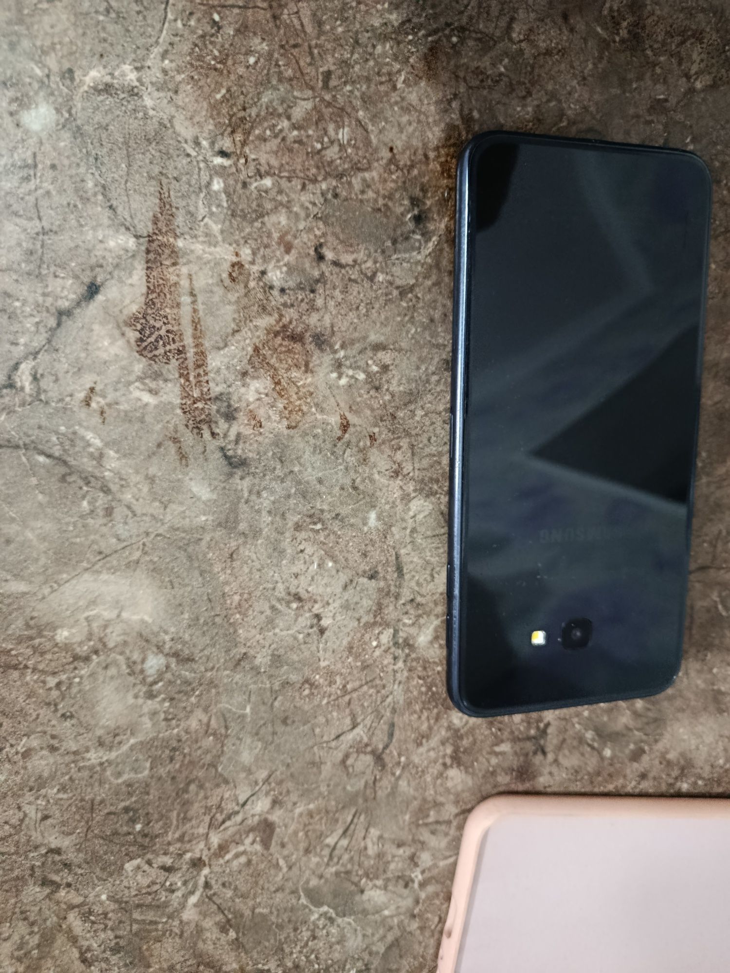Продается Самсунг j 4+