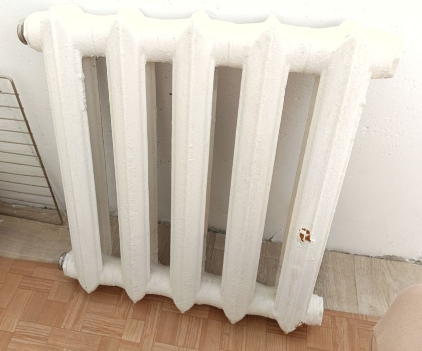 Чугунная батарея. 5 секций.