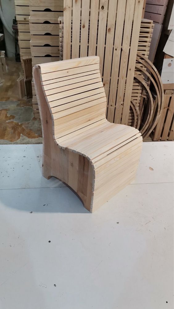 Ергономично детско дървено столче с дъбова или букова основа