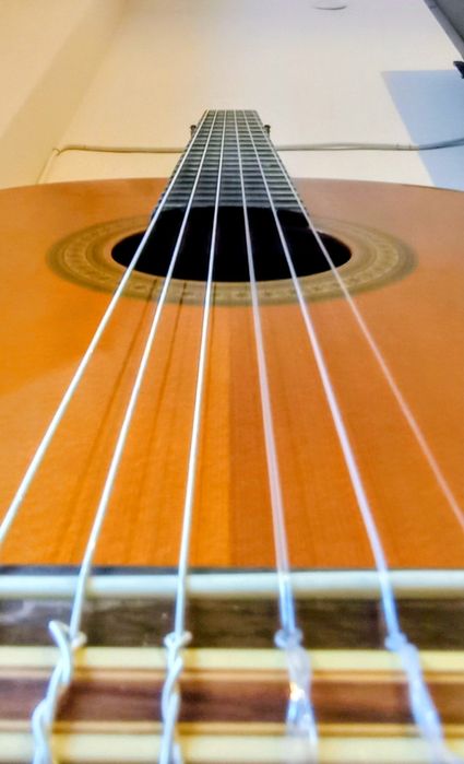 Продавам класическа китара Yamaha G-240