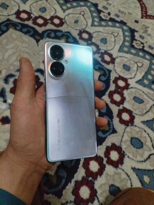 Tecno comon 19pro srochna sotiladi 
Xotirasi 8/128
Holati oʻrta (orqa