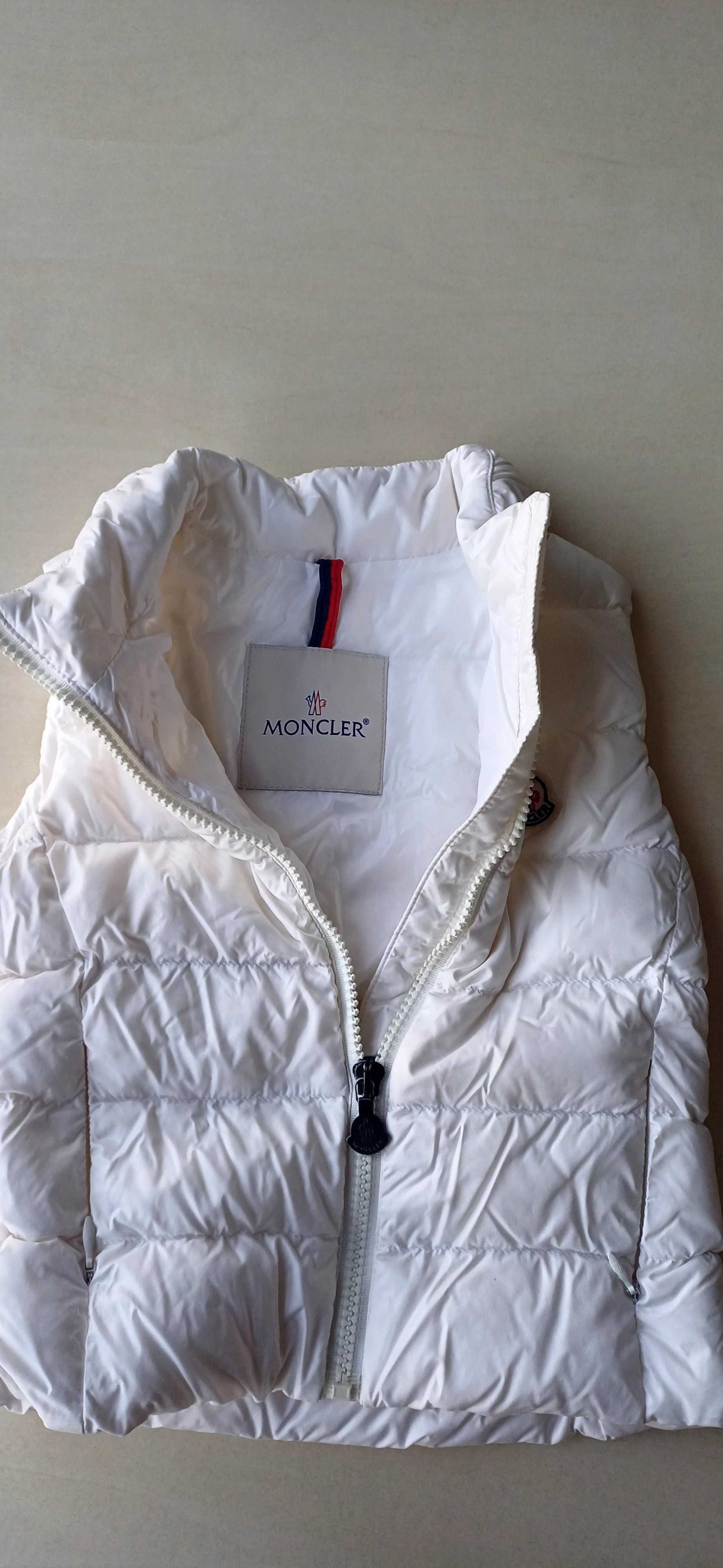 Vand vesta  originala Moncler 3-4 ani