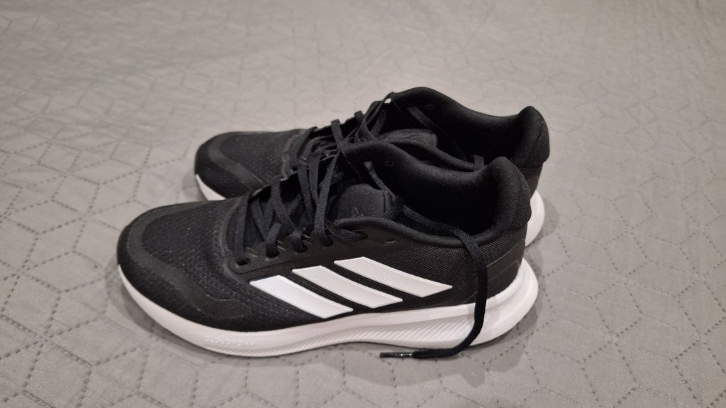 Маратонки адидас adidas