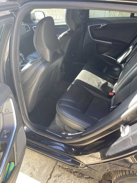 Volvo V60 2015 D4 2.0 181HP Black Edition, Distronic, Manuală, Full Op