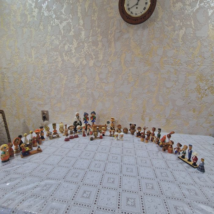 Полная коллекция старинных статуэток