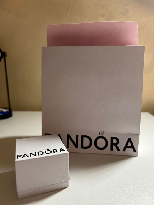 Vând cercei Pandora