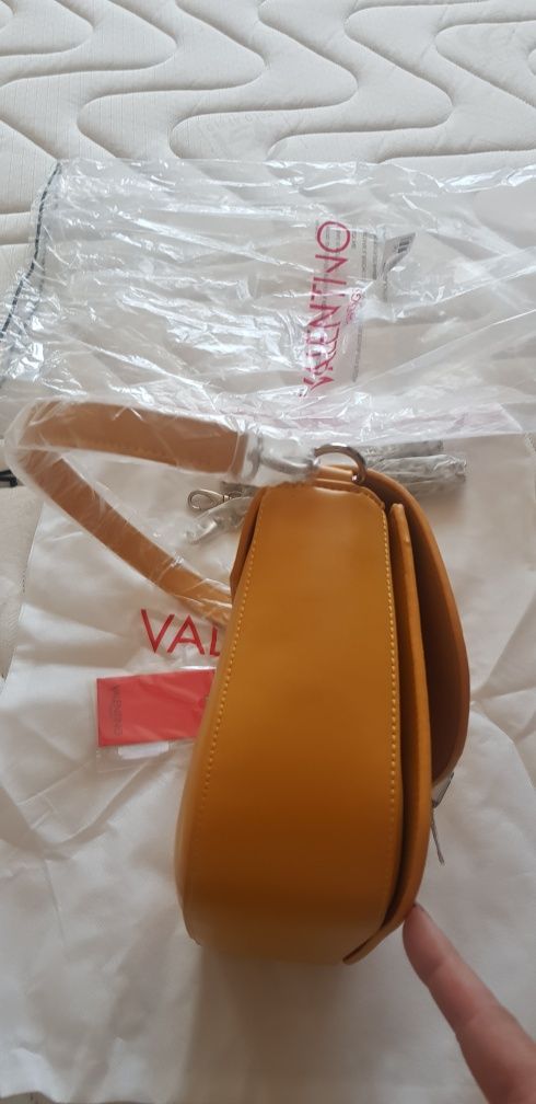 Valentino нова средна чанта