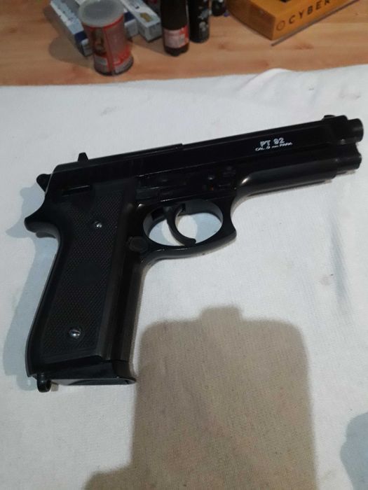 Airsfot пистолет Taurus Beretta , 0,6 джаула. Спрингов