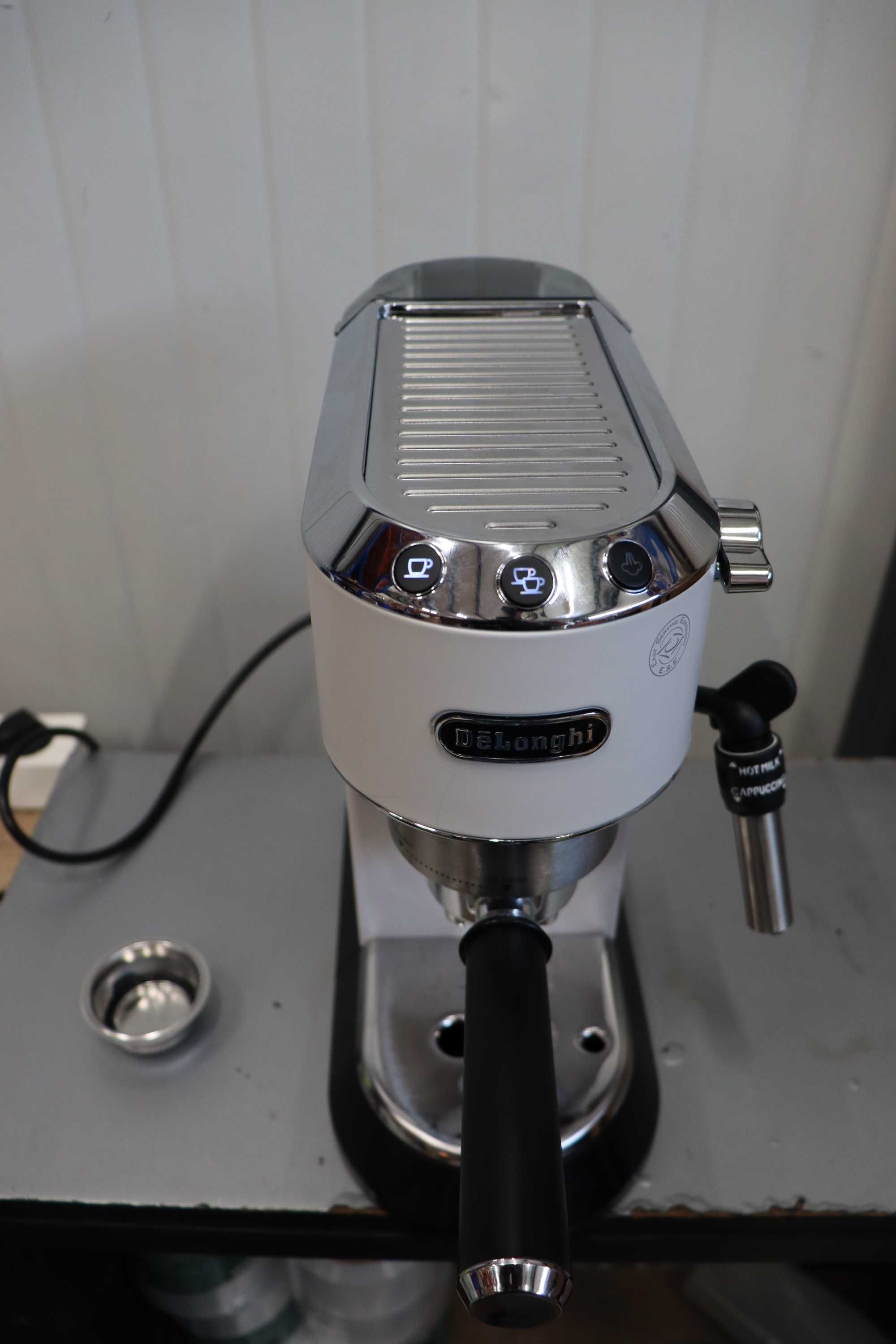 DeLonghi Dedica Style EC 695.W Кафемашина, Полуавтоматична 1.1 л