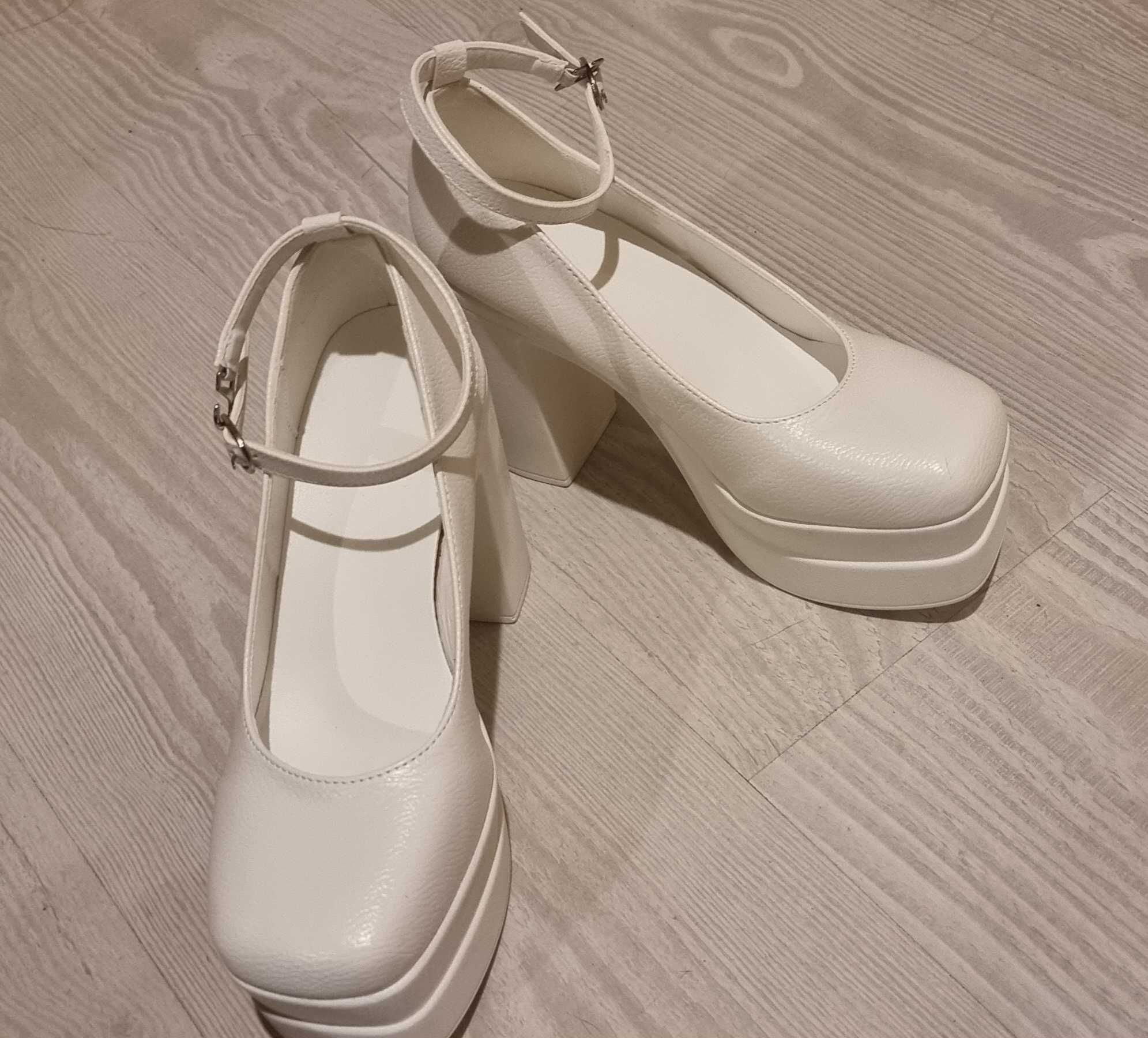 Pantofi albi cu platforma