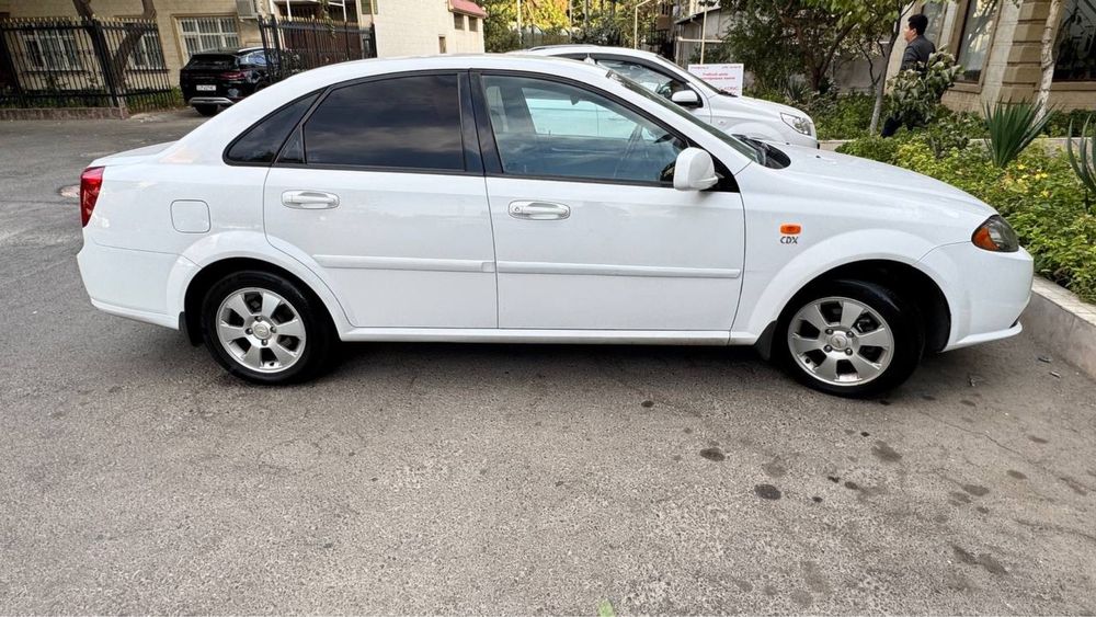 Gentra sotiladi yaxshi holatda