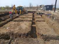 executam fundatii , defrisari , demolari cu buldoexcavator