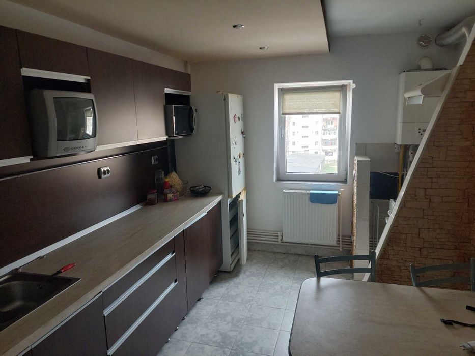 Vand apartament 3 camere decomandate