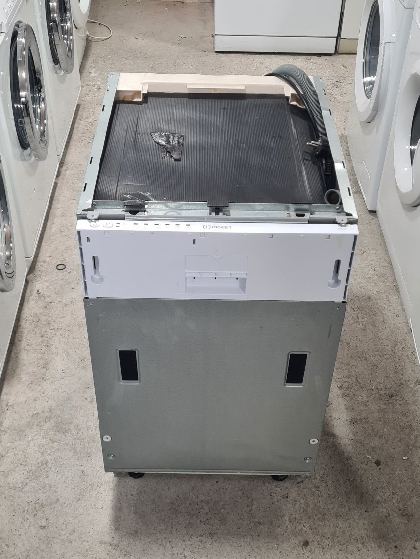Съдомиялна машина за пълно вграждане Indesit DIS 16 A
Код:
Indesit DIS
