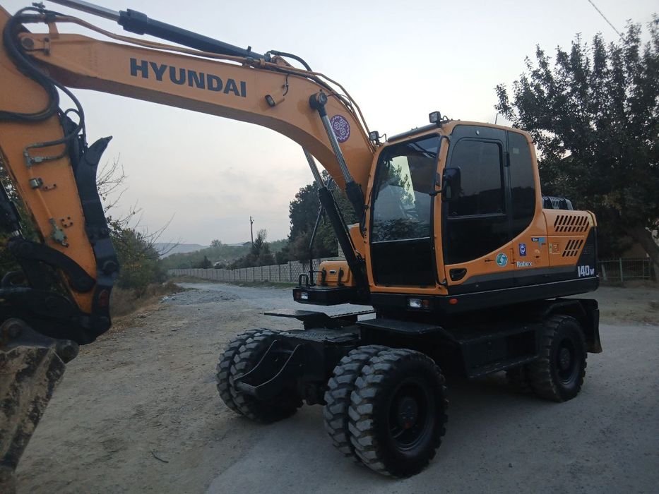 Hyundai 140 Sotiladi