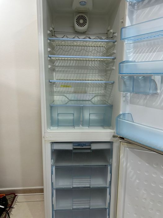 Vând combina frigorifica  Arctic