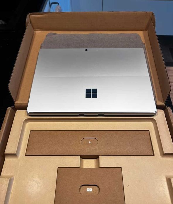 Microsoft Surface Pro 9 i7 32GB RAM 1TB nou