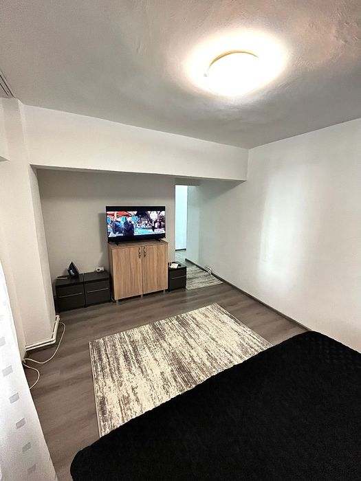 Inchiriez garsoniera