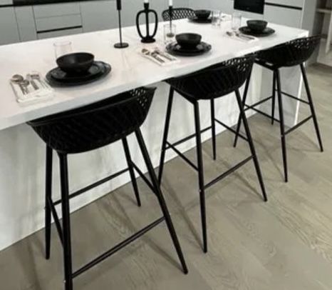 4 Scaune de pub , bar negre aspect de plasa, noi