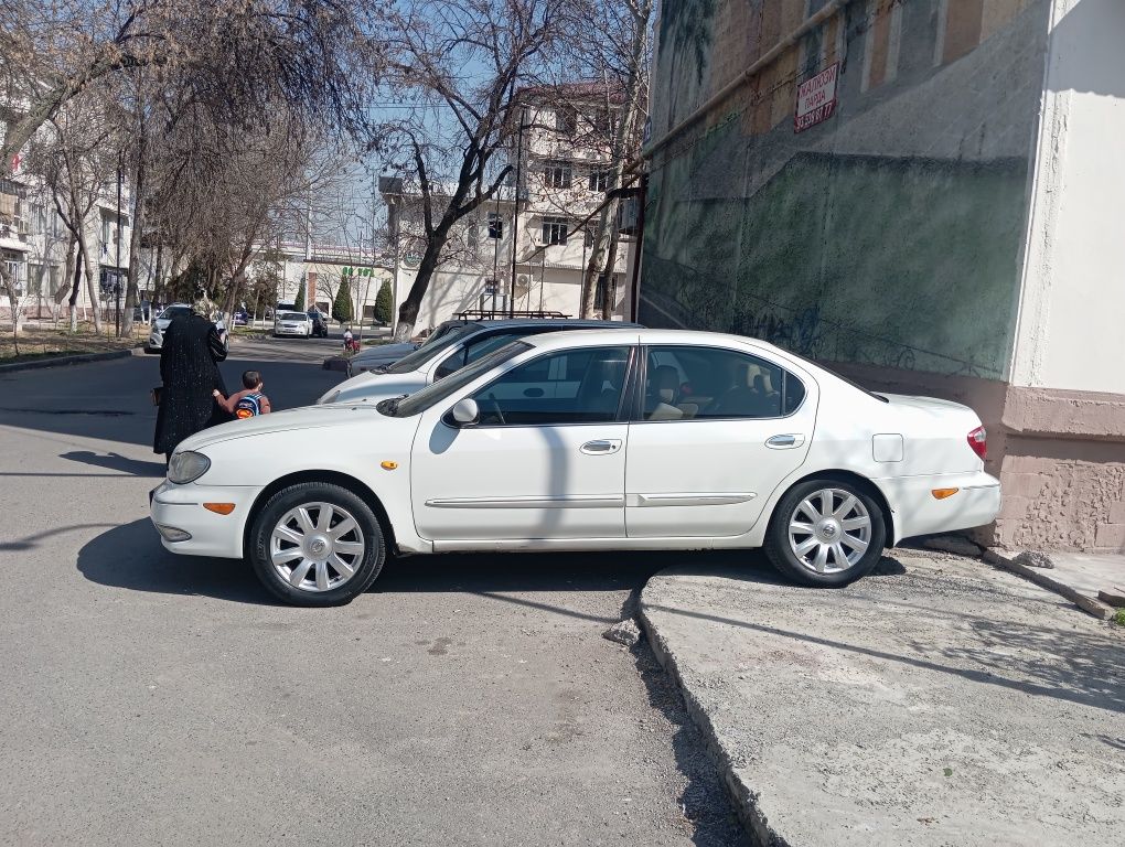 Продам автомобиль Ниссан максима а33 2001 года выпуска