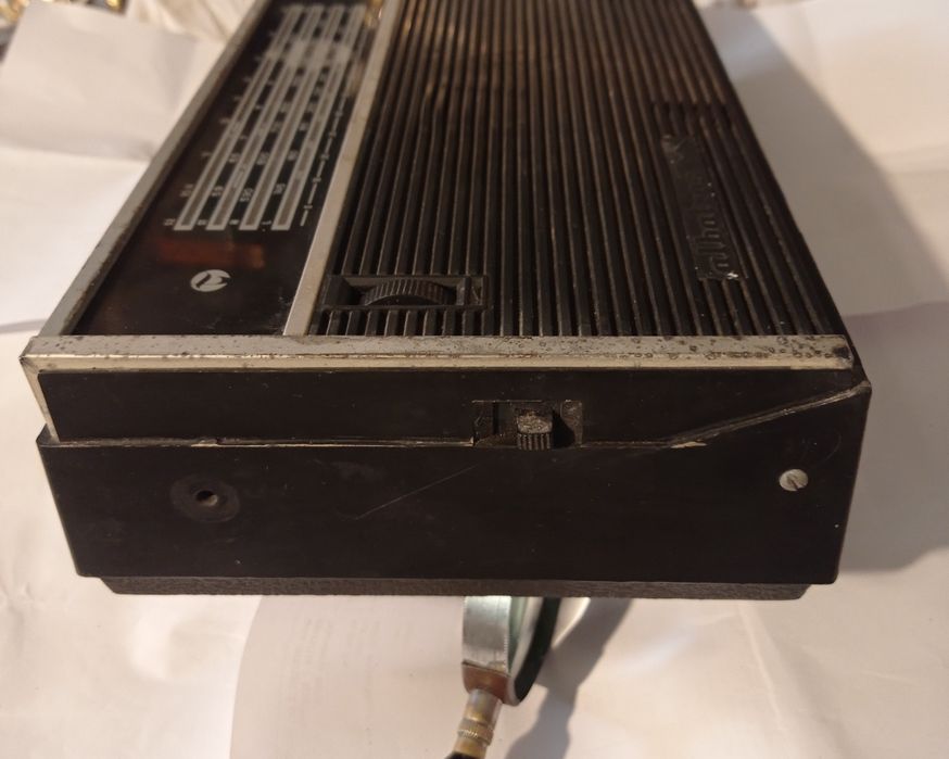 Vând/Schimb Radio Albatros,prinde un post fără antenă,starea din foto.