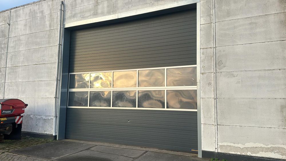 Usa industrială de hala